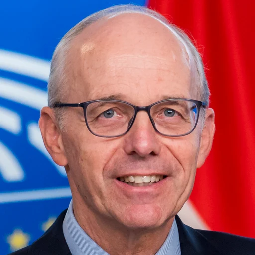 Luc Frieden portrait
